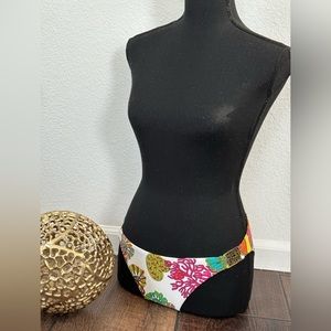 Trina Turk Bikini Bottoms w- Rectangular Gold Clasps, size Medium